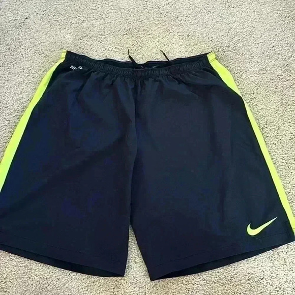 Nike Select StrikeWoven Short Green/Volt (MEN'S  XL) dri fit - Picture 1 of 4